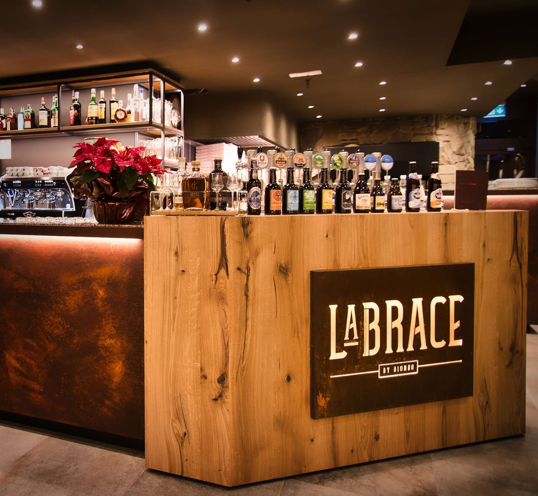 Bartheke des Ristorante Pizzeria La Brace in Rovereto